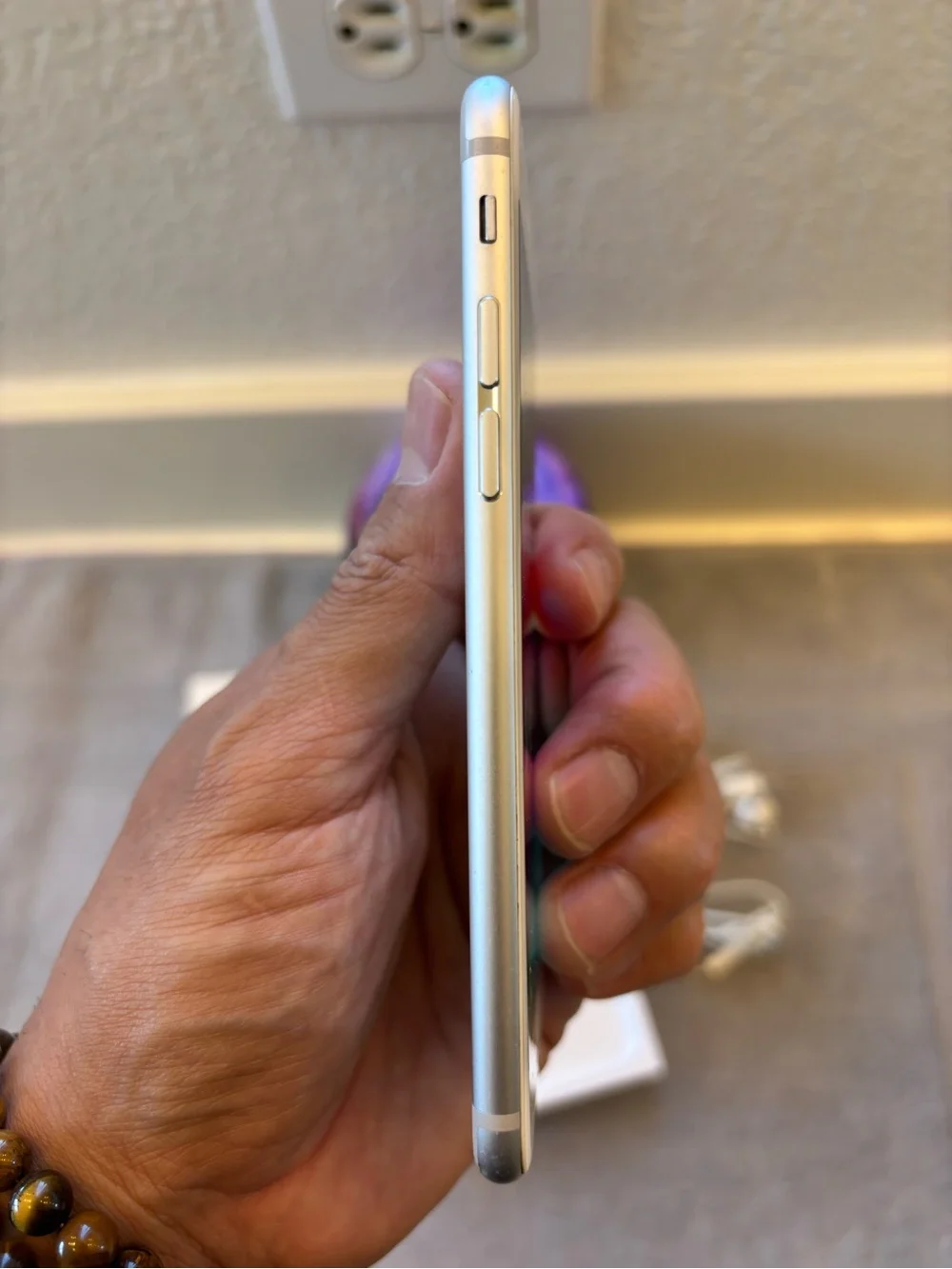 Apple iPhone6 64GB White with Blue Braided Charging Cable and White Earbuds